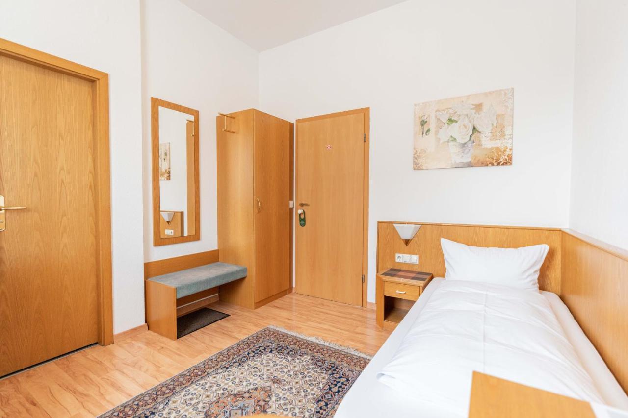 Hotel Am Roemerplatz Ульм Екстер'єр фото