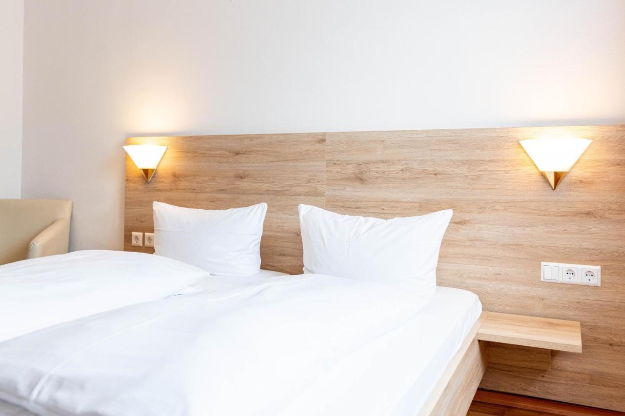 Hotel Am Roemerplatz Ульм Екстер'єр фото