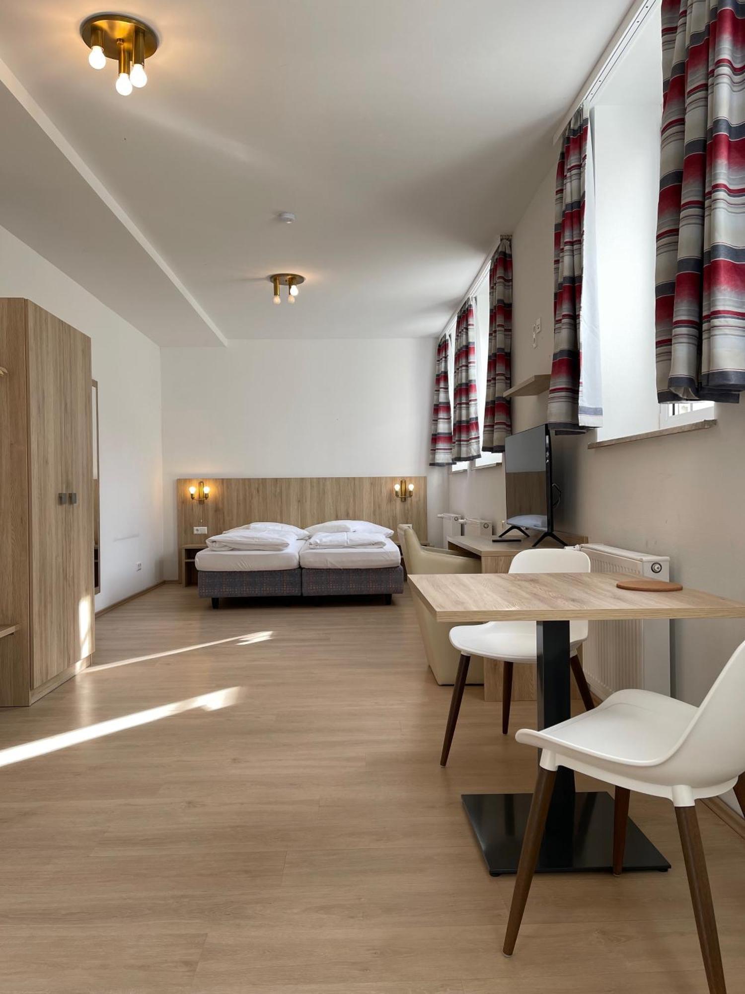 Hotel Am Roemerplatz Ульм Екстер'єр фото