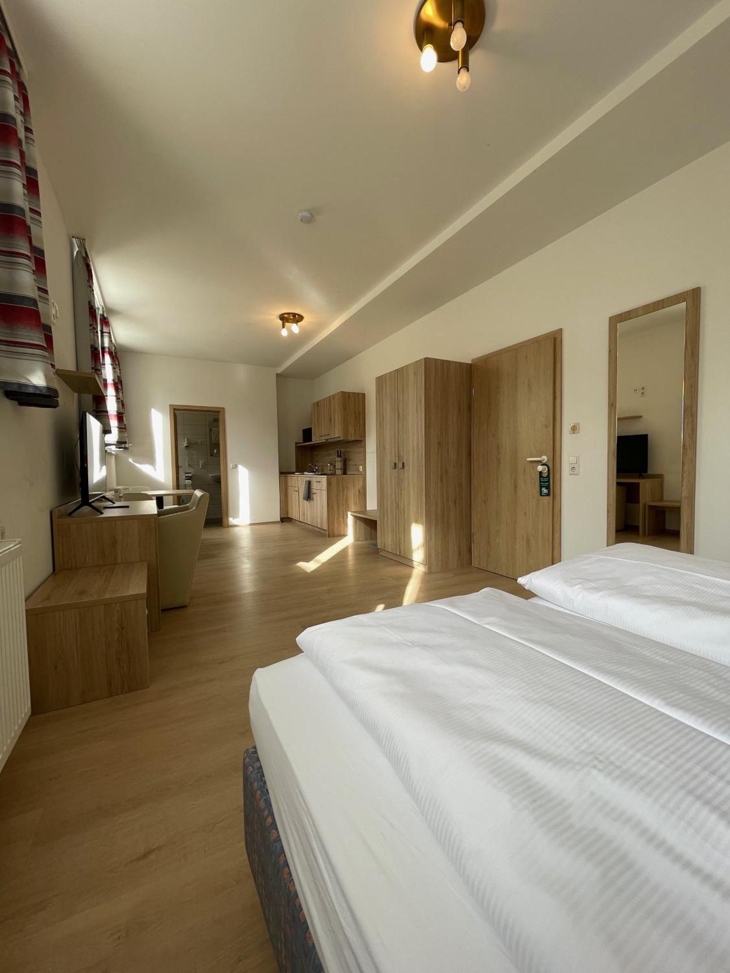 Hotel Am Roemerplatz Ульм Екстер'єр фото